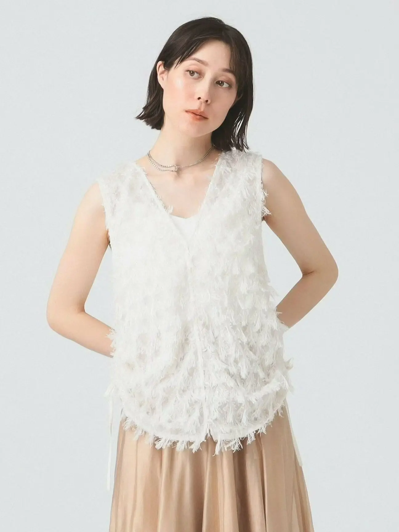 Fashionable Ladies' Tassel Two-Piece Sleeveless Open Cardigan Vest Ray Style Polyester Material V-Neck Regular Length Outerwear
Fashionable Ladies' Tassel Two-Piece Sleeveless Open Cardigan Vest Ray Style Polyester Material V-Neck Regular Length Outerwear
