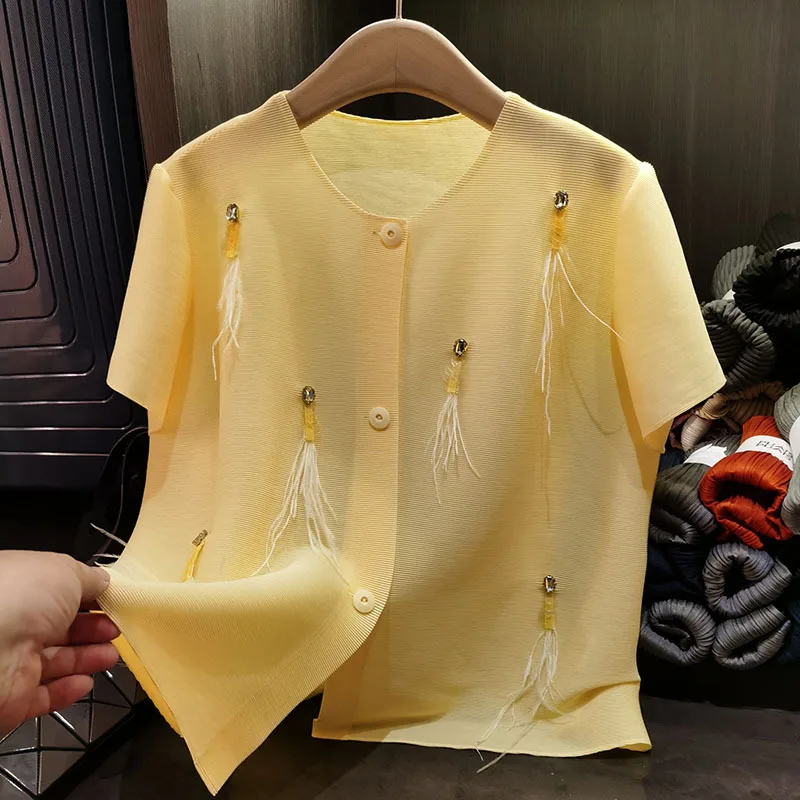 French Miyake Pleated Shirt Beaded Feather Fold Jacket Top 2025 New Summer Simple Solid Colour Loose Pleat Cardigan Clothing
French Miyake Pleated Shirt Beaded Feather Fold Jacket Top 2025 New Summer Simple Solid Colour Loose Pleat Cardigan Clothing