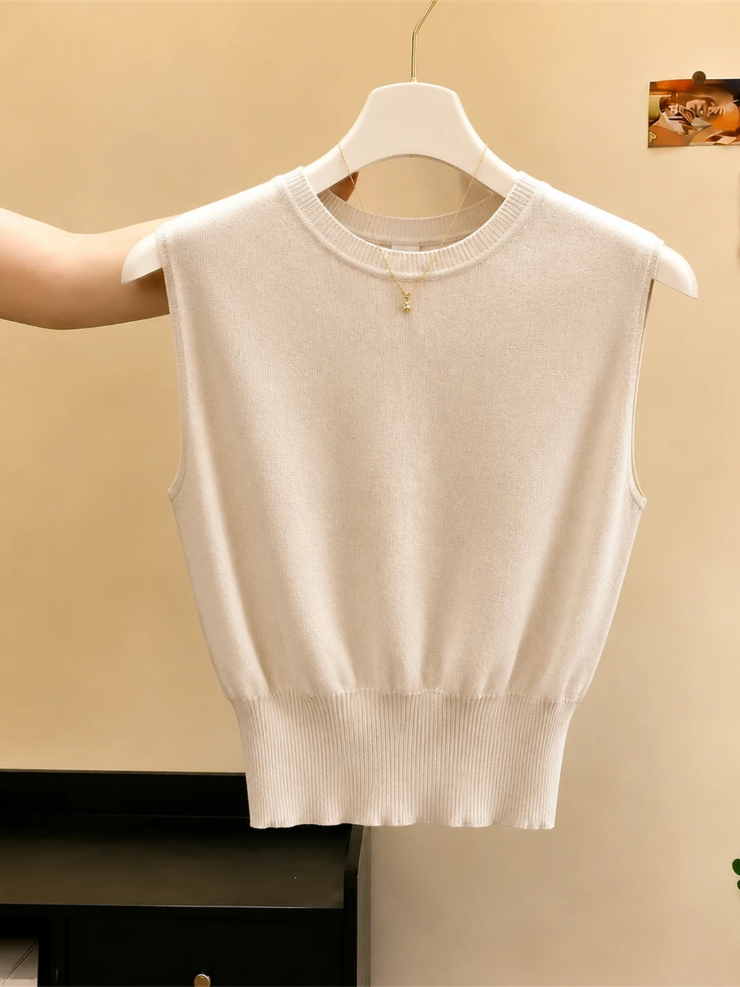 Elegant Knitted Ice Silk Sleeveless round Neck Vest Summer Commute Style Straight Cut Adult Women's Fashion Sun Protection Top
Elegant Knitted Ice Silk Sleeveless round Neck Vest Summer Commute Style Straight Cut Adult Women's Fashion Sun Protection Top