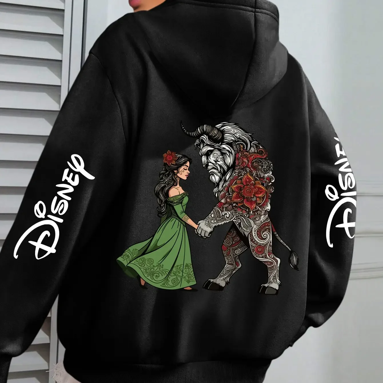 Повседневная толстовка с капюшоном и длинными рукавами Disney Isabella and Camillo из коллекции «Magic House», подходит для осени и зимы.
Повседневная толстовка с капюшоном и длинными рукавами Disney Isabella and Camillo из коллекции «Magic House», подходит для осени и зимы.