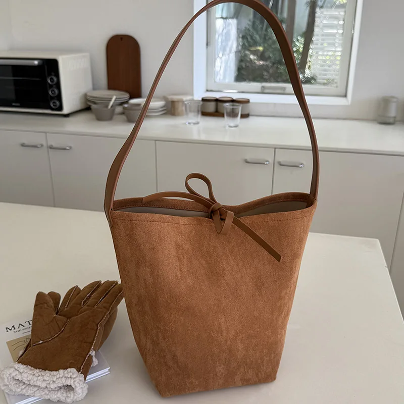 Large Capacity Matte Leather Women's Bucket Bags Solid Color Ladies Retro Shoulder Bag Vintage Portable Simple Female Handbags
Large Capacity Matte Leather Women's Bucket Bags Solid Color Ladies Retro Shoulder Bag Vintage Portable Simple Female Handbags