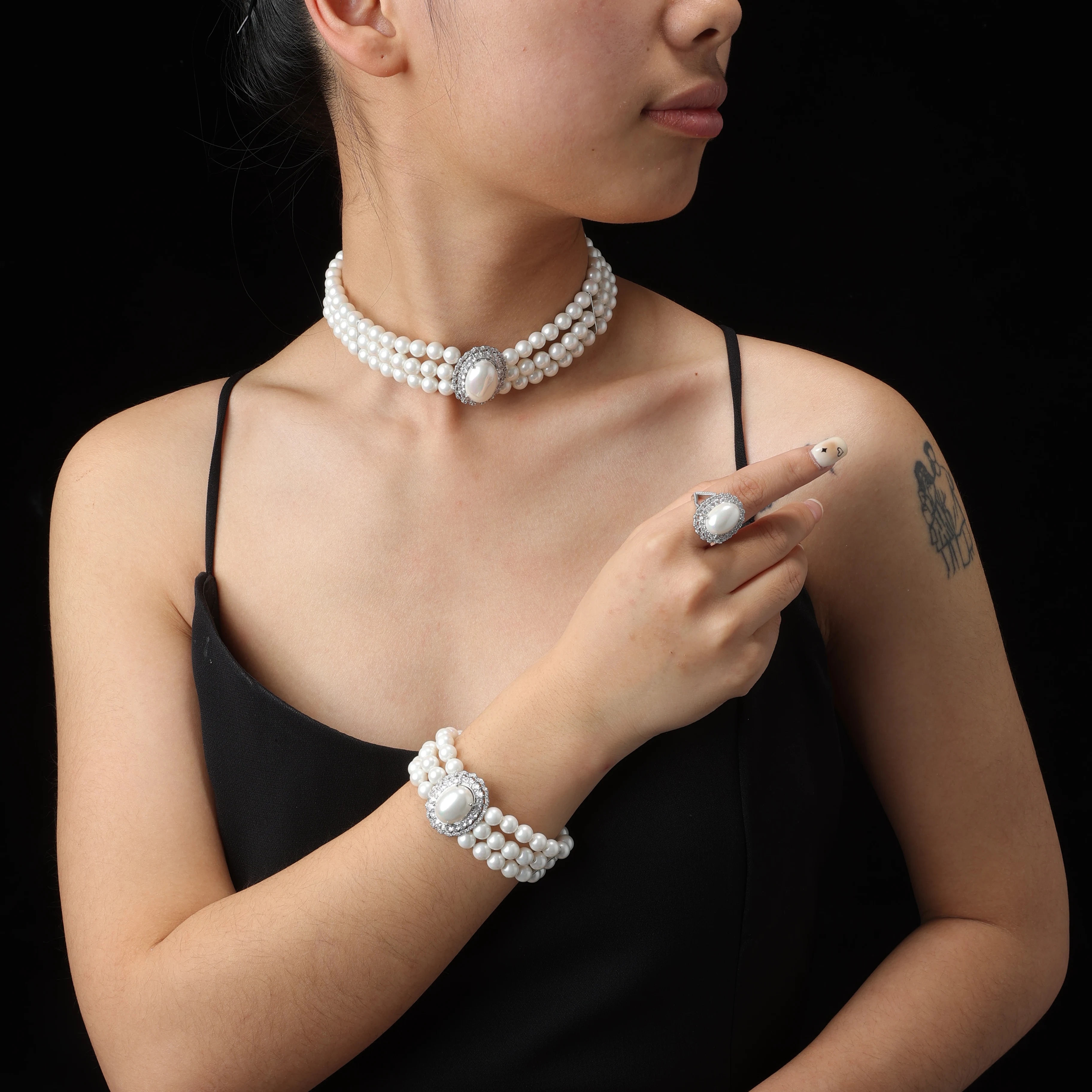 Cross border Hot selling Celebrity Style Bride Necklace Earrings Zircon Jewelry Set Banquet Party Jewelry
Cross border Hot selling Celebrity Style Bride Necklace Earrings Zircon Jewelry Set Banquet Party Jewelry