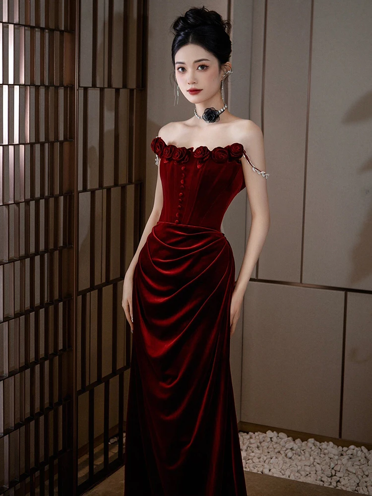 Ele Velvet Fi Tail Wedding Dr for Women Luxury Red Color Bridal Gown with Strap for Engagement Par And Performance
Ele Velvet Fi Tail Wedding Dr for Women Luxury Red Color Bridal Gown with Strap for Engagement Par And Performance