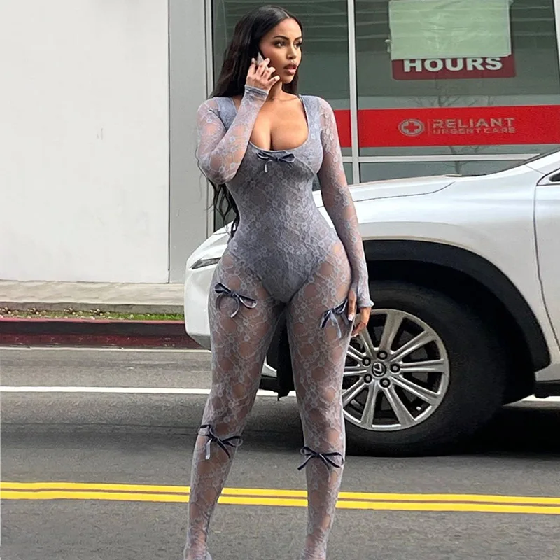 Europe and America spring new sexy perspective hollow high waist jacquard tight long sleeve lace jumpsuit women
Europe and America spring new sexy perspective hollow high waist jacquard tight long sleeve lace jumpsuit women