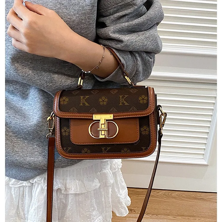 Эстетичная винтажная квадратная сумка с цветными блоками, кошелек на плечо с пряжкой и ремешком, женская шикарная сумка через плечо, сумка «день-ночь»
Эстетичная винтажная квадратная сумка с цветными блоками, кошелек на плечо с пряжкой и ремешком, женская шикарная сумка через плечо, сумка «день-ночь»