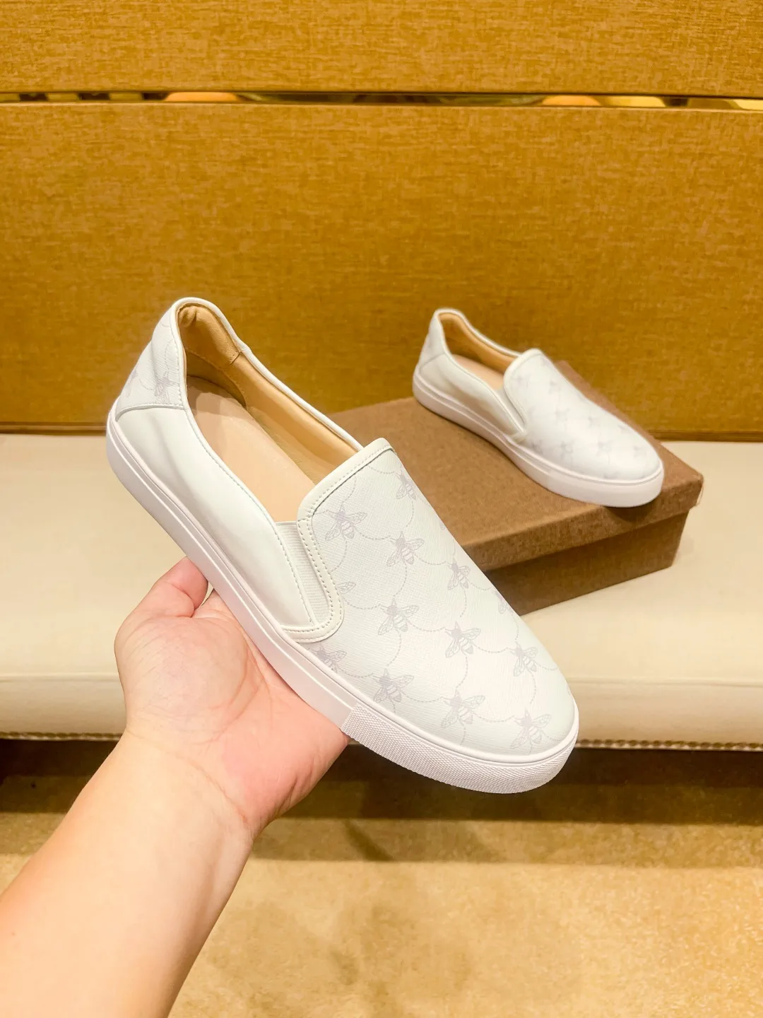 Men's genuine leather sports and casual shoes, comfortable and breathable Sneakers board shoes
Men's genuine leather sports and casual shoes, comfortable and breathable Sneakers board shoes