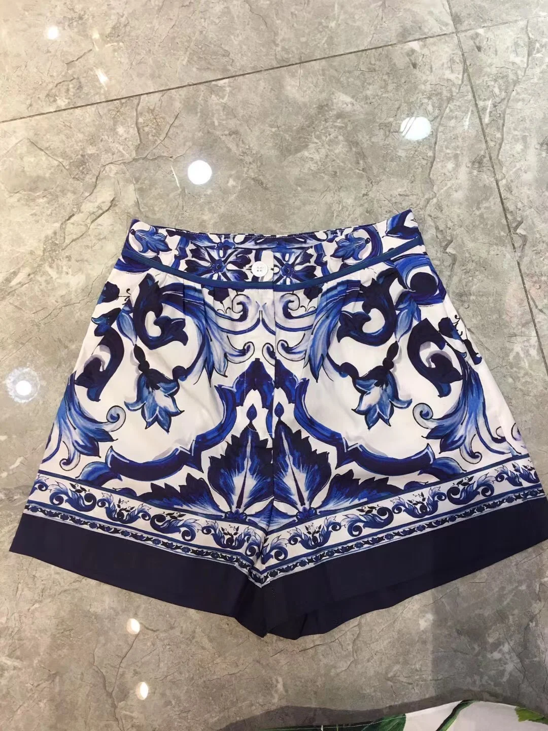 Модное летнее платье с широкой юбкой и бретелями, серия «Сине-белый фарфор», с завышенной талией, из хлопка, для женщин
Модное летнее платье с широкой юбкой и бретелями, серия «Сине-белый фарфор», с завышенной талией, из хлопка, для женщин