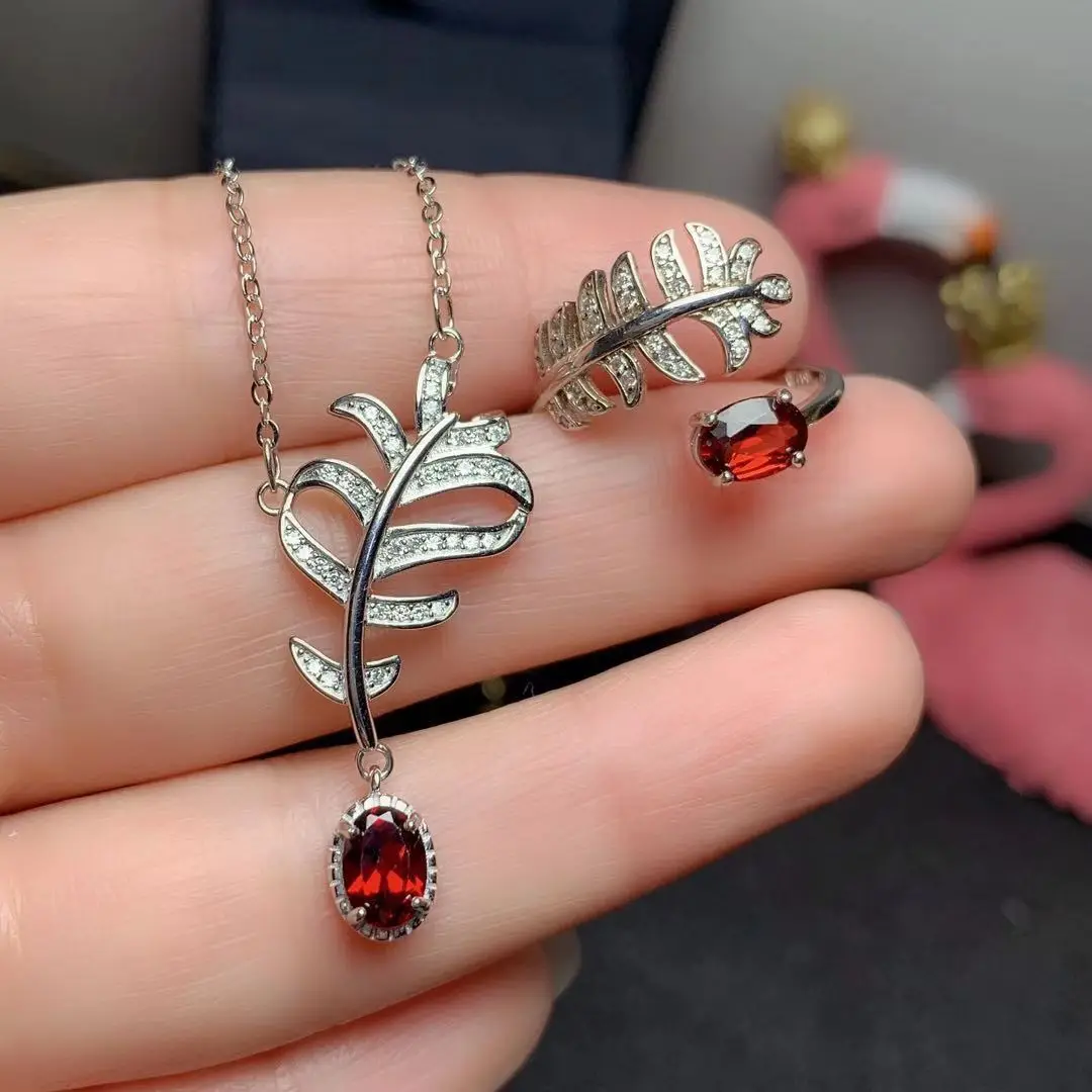 Hotsale Silver Feather Ring Pendant Jewelry Set for Party 5*7mm VVS Grade Natural Garnet Ring 925 Silver Garnet Jewelry Set
Hotsale Silver Feather Ring Pendant Jewelry Set for Party 5*7mm VVS Grade Natural Garnet Ring 925 Silver Garnet Jewelry Set