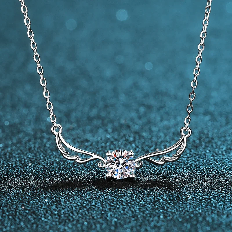 18K Gold Inlaid with Angel Wings, Light Luxury Collarbone Necklace, Diamond Simple 50 Point Moissanite Necklace, Jewelry
18K Gold Inlaid with Angel Wings, Light Luxury Collarbone Necklace, Diamond Simple 50 Point Moissanite Necklace, Jewelry
