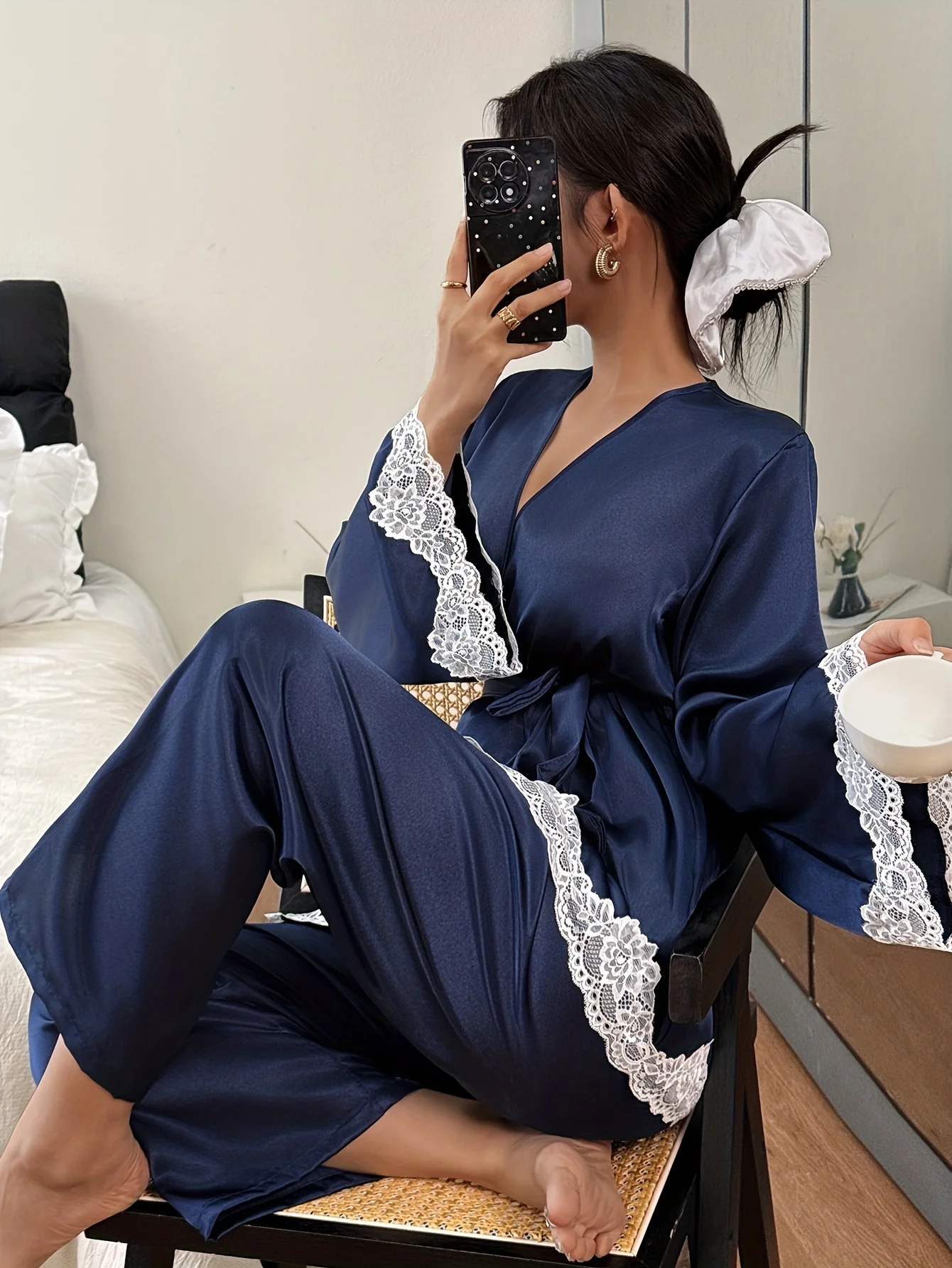 Женская пижама, комплект из 2 предметов, элегантный халат с кружевной отделкой — одежда для сна с v-образным вырезом и длинными рукавами, с регулируемым поясом, женская пижама All-Seaso
Женская пижама, комплект из 2 предметов, элегантный халат с кружевной отделкой — одежда для сна с v-образным вырезом и длинными рукавами, с регулируемым поясом, женская пижама All-Seaso