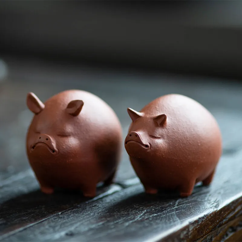 Yixing Zisha Tea Pet Pig Small Ornament Sloping Clay Couple Pig Sculpture Zodiac Tea Set Creative Ceramic
Yixing Zisha Tea Pet Pig Small Ornament Sloping Clay Couple Pig Sculpture Zodiac Tea Set Creative Ceramic