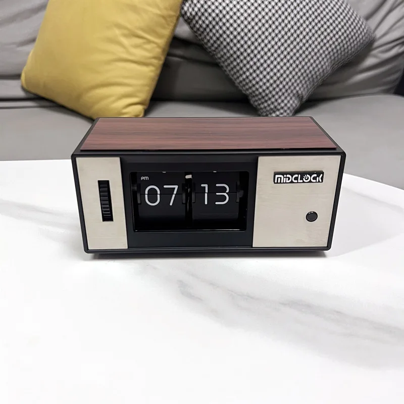 Simple retro Japanese-style flip clock with light, LED pendulum clock, desktop Japanese small box mechanical clock
Simple retro Japanese-style flip clock with light, LED pendulum clock, desktop Japanese small box mechanical clock