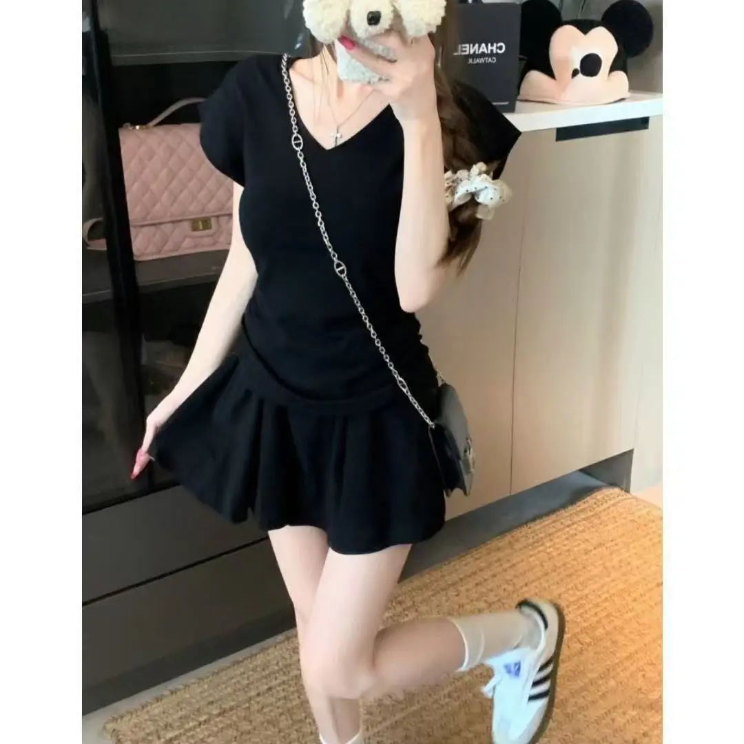 Korean Lazy Style V-Neck Short Sleeve T-Shirt Shorts Skirt Two-Piece Set Women Summer Age-Defying Top A-Line Pleated Skirt
Korean Lazy Style V-Neck Short Sleeve T-Shirt Shorts Skirt Two-Piece Set Women Summer Age-Defying Top A-Line Pleated Skirt