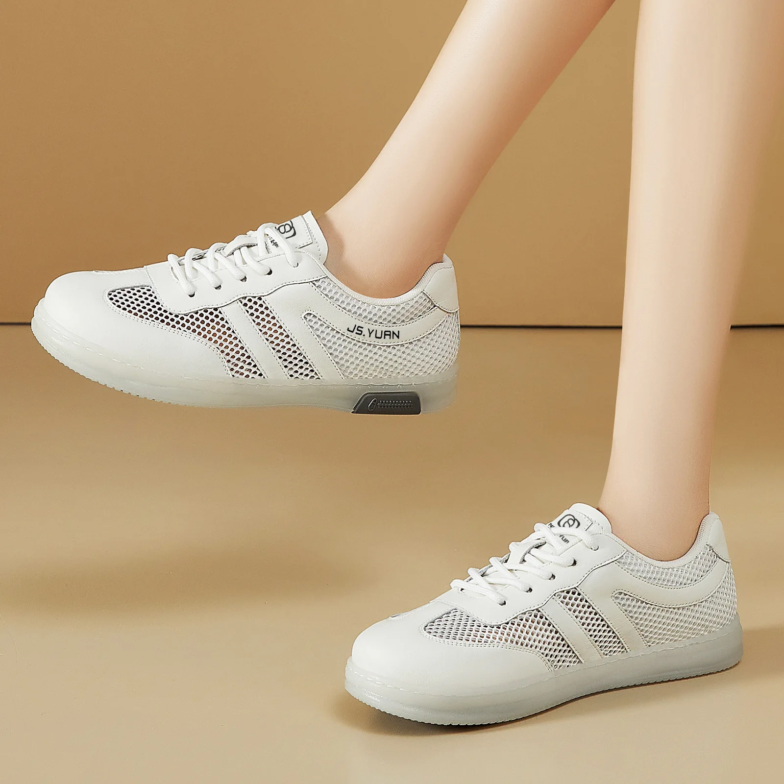 Summer women's shoes net shoes soft sole light wable not stuffy feet casual shoes fashionable versatile German training shoes
Summer women's shoes net shoes soft sole light wable not stuffy feet casual shoes fashionable versatile German training shoes