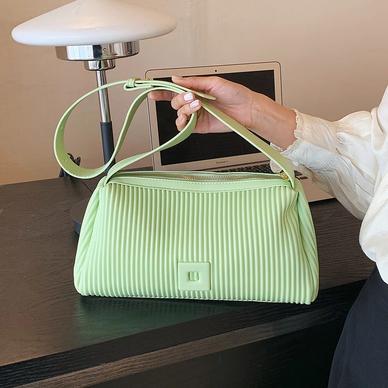 Brand Design Pillow Shoulder Crossbody Bags for Women Handbag and Purse 2023 New Trendy Ladies Messenger Tote Bag High Quality
Brand Design Pillow Shoulder Crossbody Bags for Women Handbag and Purse 2023 New Trendy Ladies Messenger Tote Bag High Quality
