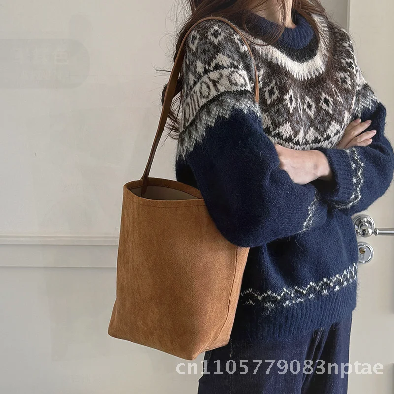 Korean Style Large Capacity Suede Frosted Shoulder Bag Urban Minimalist Brown Coffee Lazy Style Bucket Bag for Autumn Winter
Korean Style Large Capacity Suede Frosted Shoulder Bag Urban Minimalist Brown Coffee Lazy Style Bucket Bag for Autumn Winter