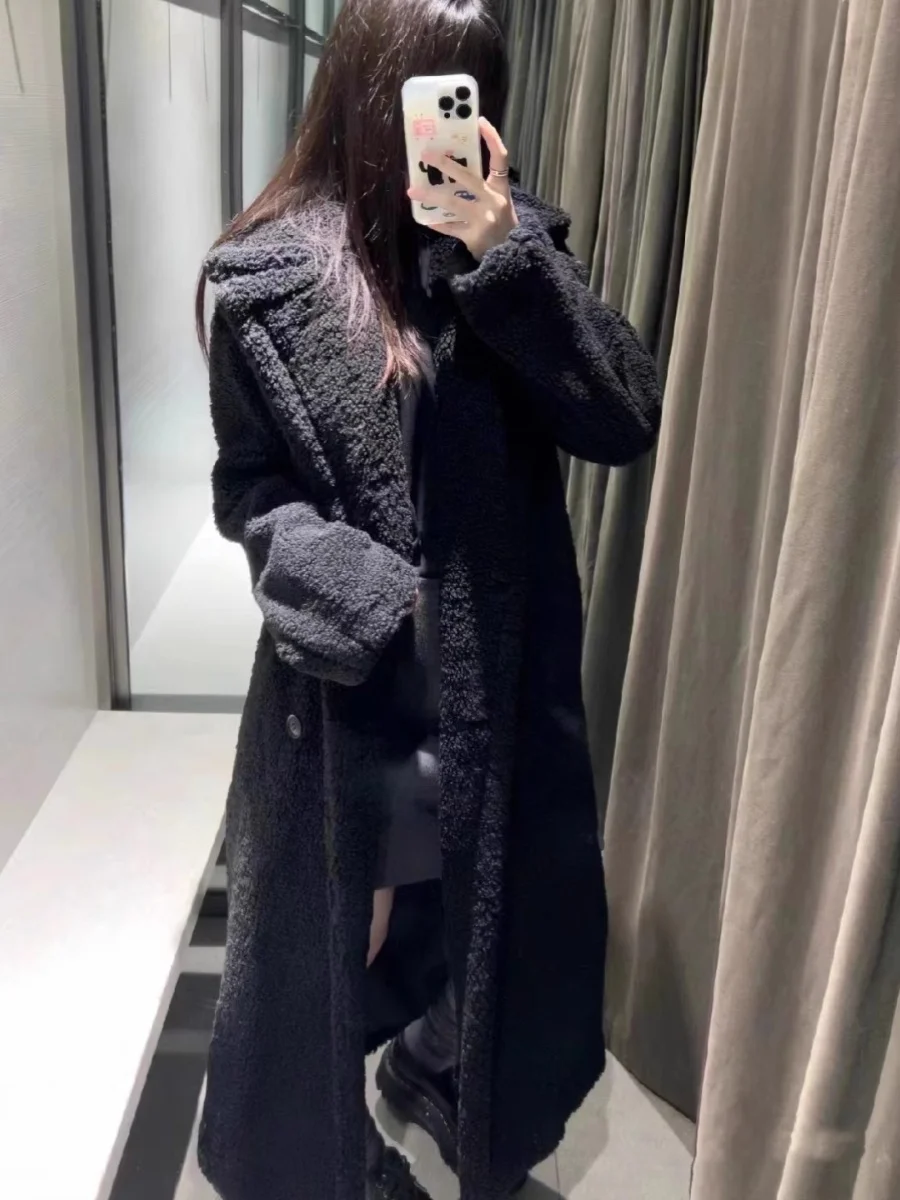 Длинное пальто большого размера на меховой подкладке ягненка, новинка зимы, женская шерстяная верхняя одежда с отложным воротником, двубортное полиэфирное волокно
Длинное пальто большого размера на меховой подкладке ягненка, новинка зимы, женская шерстяная верхняя одежда с отложным воротником, двубортное полиэфирное волокно