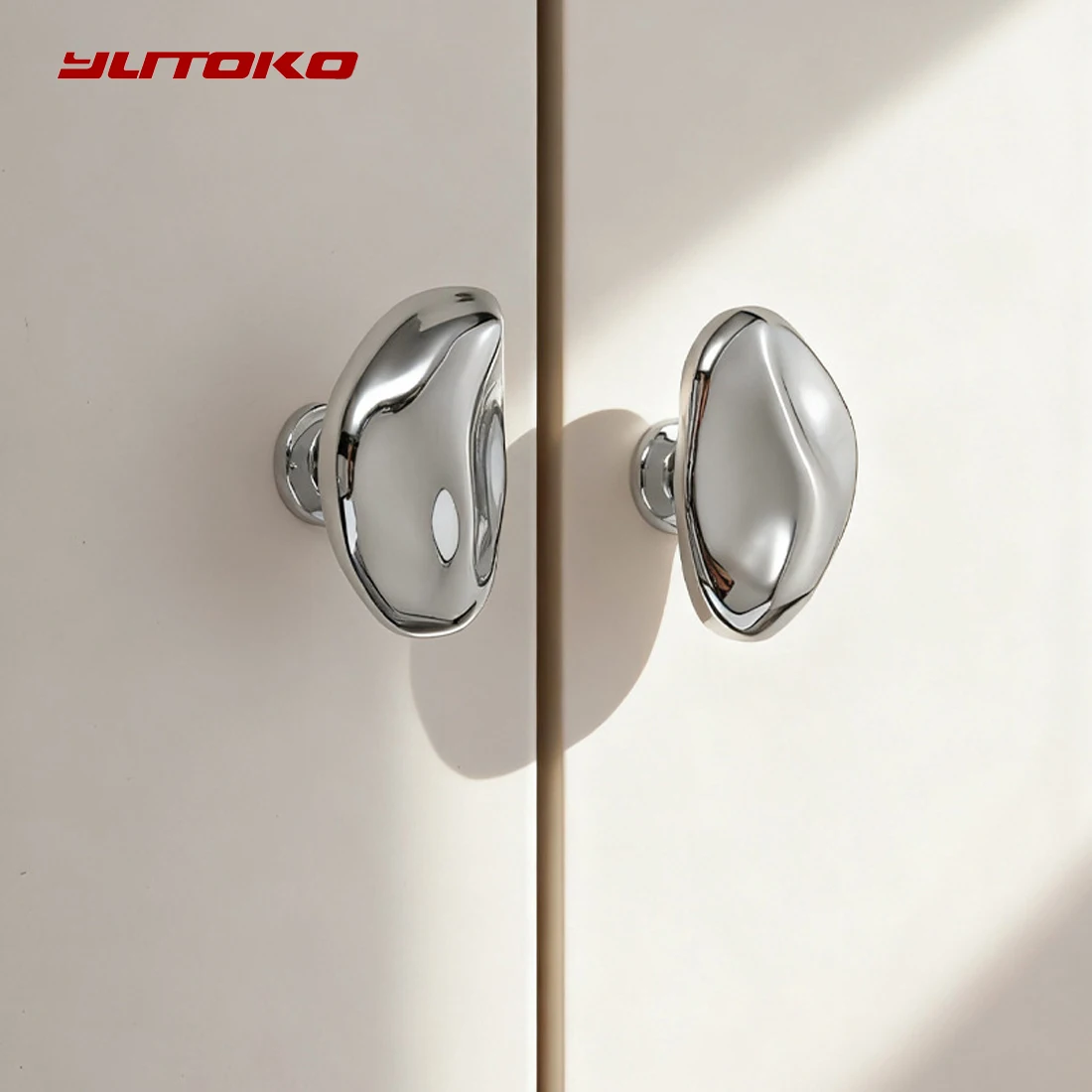 1Pcs Simple Wardrobe Door Drawer Cabinet Bright Silver Handle New Chinese Furniture Single Hole Small Handle
1Pcs Simple Wardrobe Door Drawer Cabinet Bright Silver Handle New Chinese Furniture Single Hole Small Handle