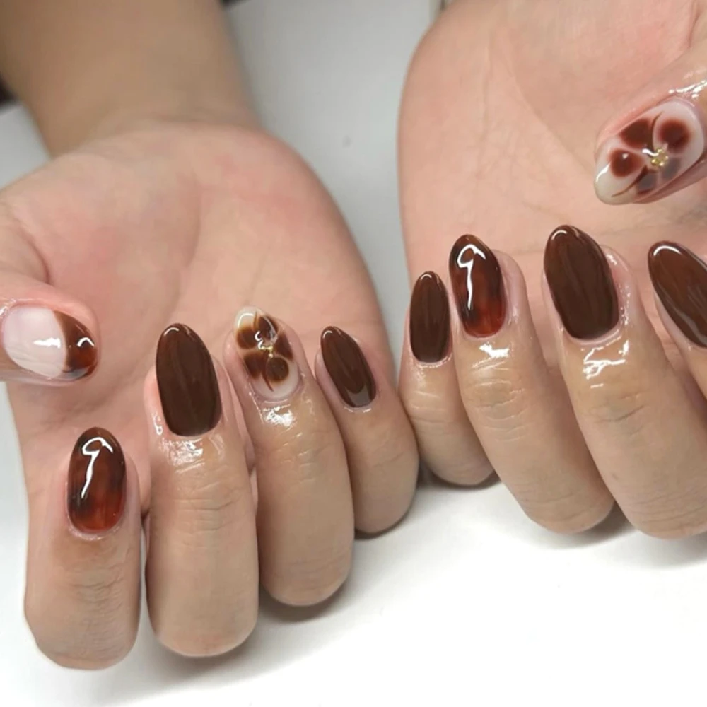 Metal Bead Amber Brown Halo Dyeing Flower French Nail Art Retro Almond False Nails Detachable Finished Fake Nails Press on Nails 
Metal Bead Amber Brown Halo Dyeing Flower French Nail Art Retro Almond False Nails Detachable Finished Fake Nails Press on Nails