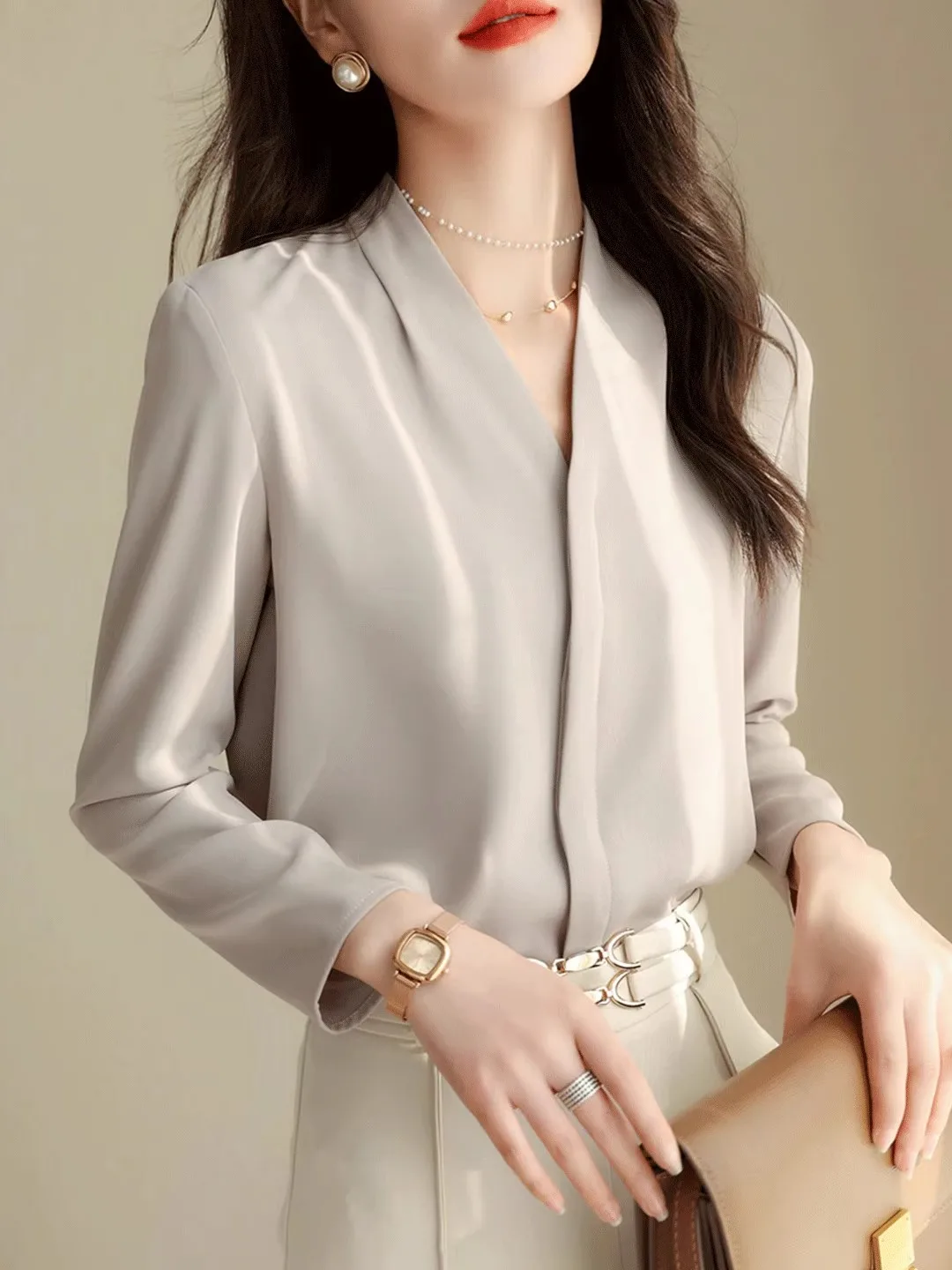 Elegant Long Sleeve V-Neck Acetate Shirt Women's Style Early Autumn Slim Fit Shirt Fashionable Age-Defying Top
Elegant Long Sleeve V-Neck Acetate Shirt Women's Style Early Autumn Slim Fit Shirt Fashionable Age-Defying Top