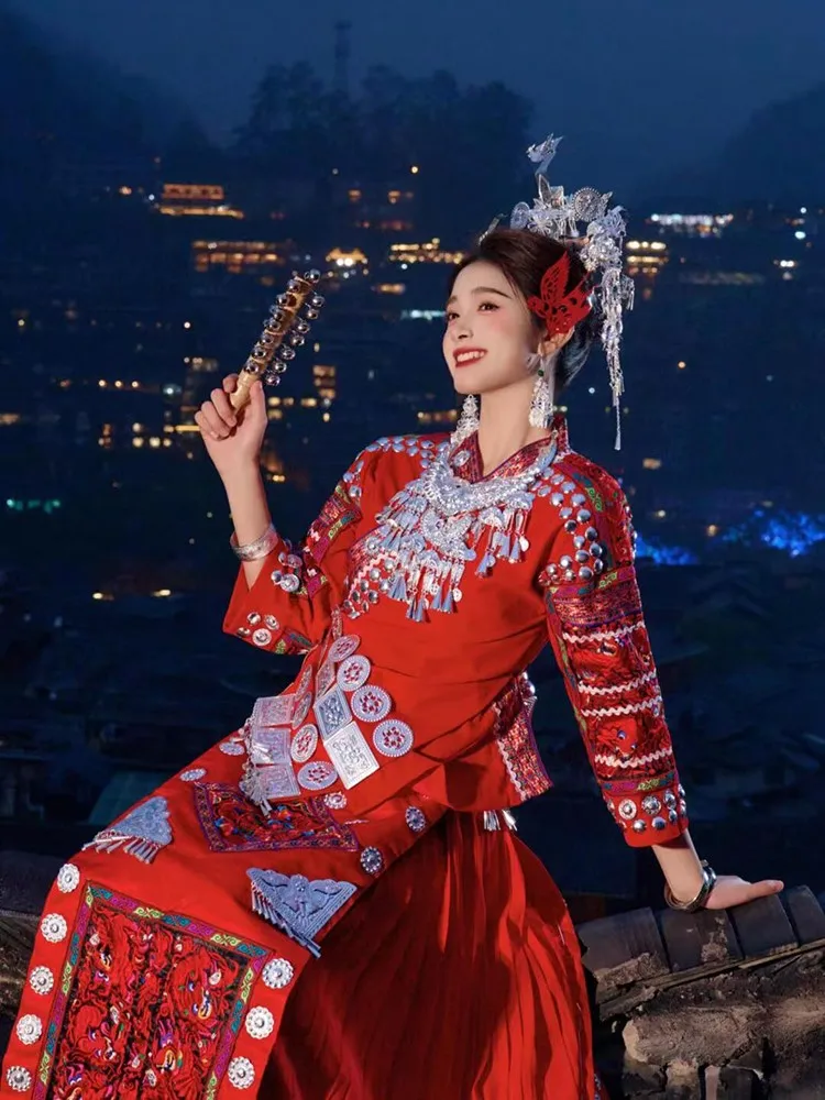 New ethnic costume exquisite red embroidery traditional wedding dress exotic performance photography
New ethnic costume exquisite red embroidery traditional wedding dress exotic performance photography