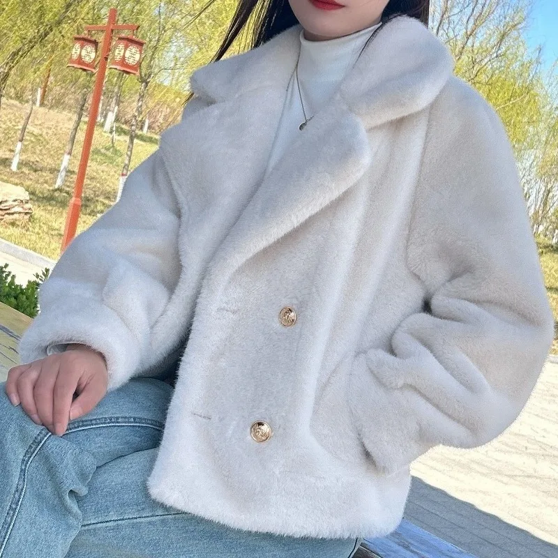 Women's Models Fall Winter Coat Faux Fur Faux Sable Luxury Brand Warm Simple Fashion Comfortable Soft Environmentally Friendly
Women's Models Fall Winter Coat Faux Fur Faux Sable Luxury Brand Warm Simple Fashion Comfortable Soft Environmentally Friendly