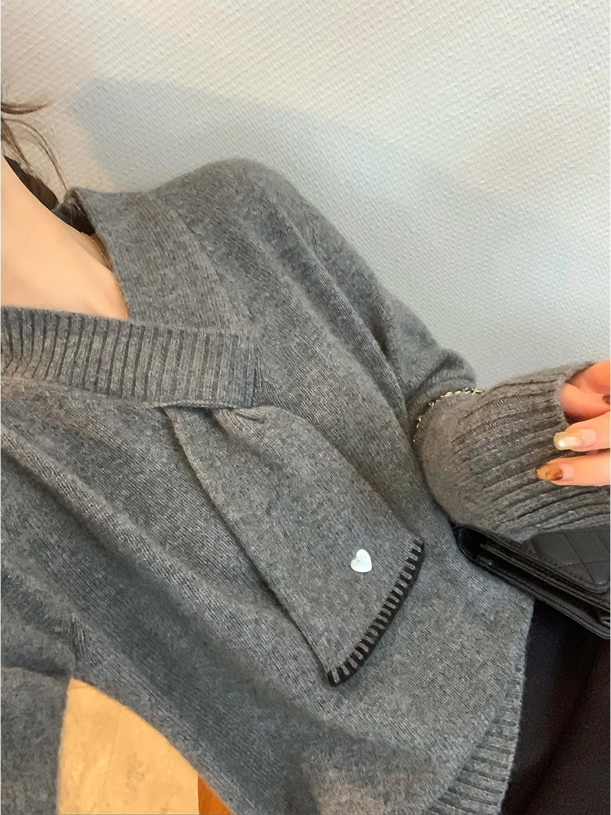 Love Devil Fi ey Design Knitted Sweater Women's Loose Overhead Winter New Sle V-ne Long Sve Thiened Knitwear
Love Devil Fi ey Design Knitted Sweater Women's Loose Overhead Winter New Sle V-ne Long Sve Thiened Knitwear