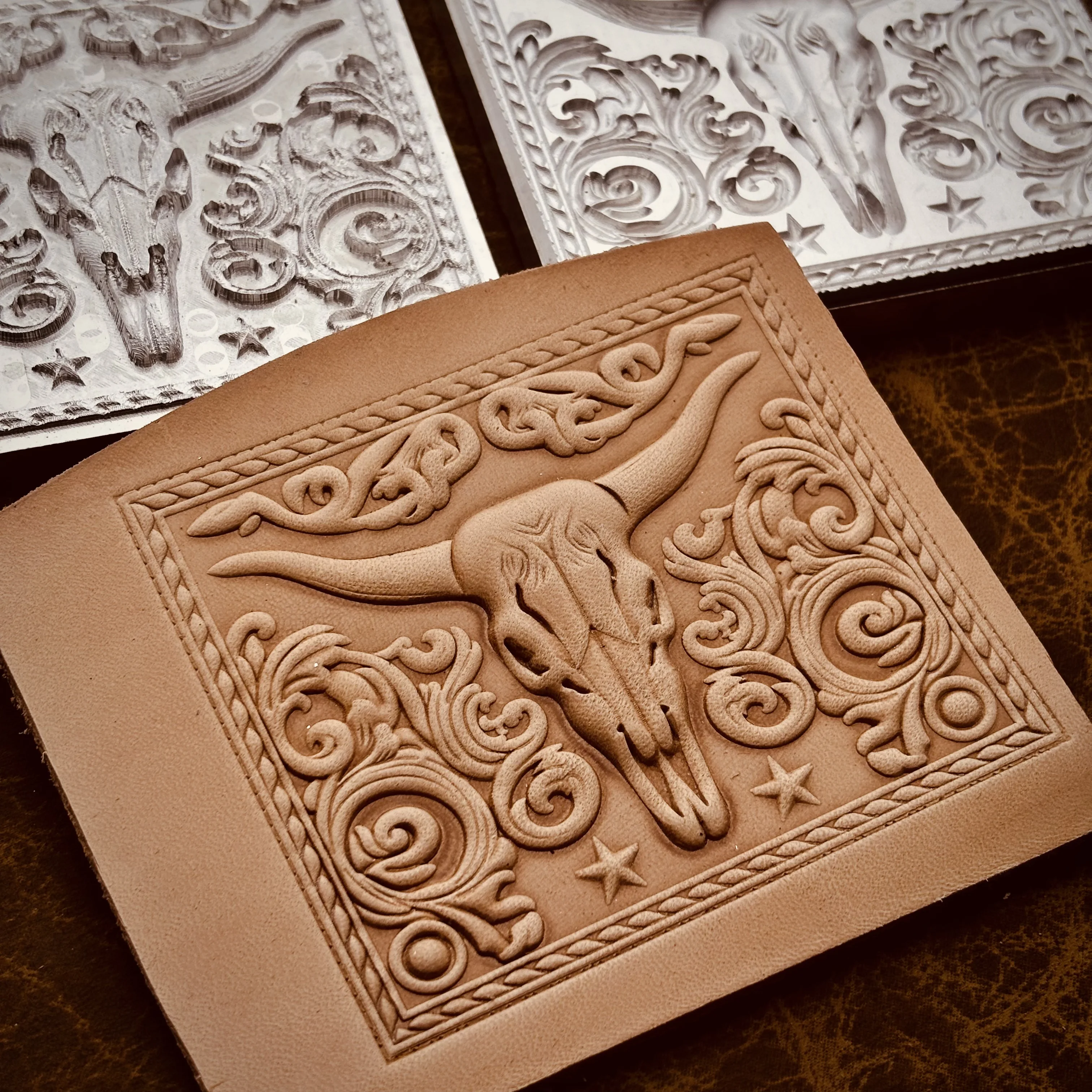 Leather 3D Embossing Stamp Aluminum Alloy Skull Bull Design Mold Metal Stamping Molds Hydraulic Pressing Leathercraft Carving
Leather 3D Embossing Stamp Aluminum Alloy Skull Bull Design Mold Metal Stamping Molds Hydraulic Pressing Leathercraft Carving