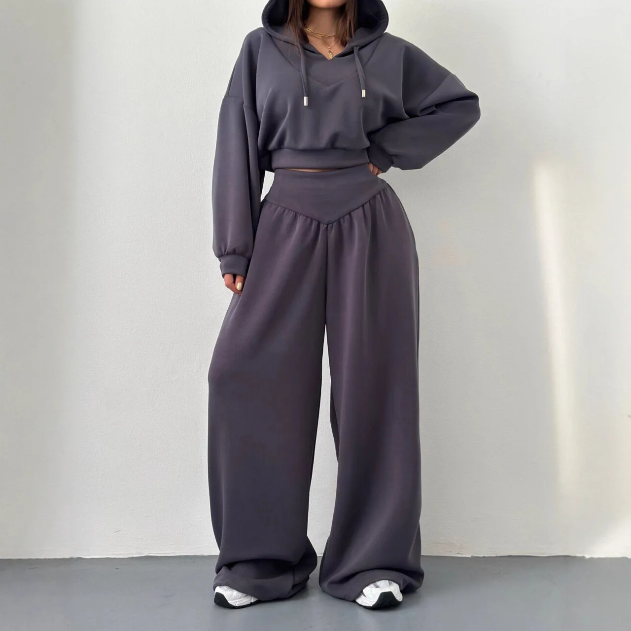 Ultra-Comfortable Tracksuit Fashionable V Neck Tracksuit Hooded Fleece Sweatpants Tracksuit Womens Sporty Two-Piece Set
Ultra-Comfortable Tracksuit Fashionable V Neck Tracksuit Hooded Fleece Sweatpants Tracksuit Womens Sporty Two-Piece Set