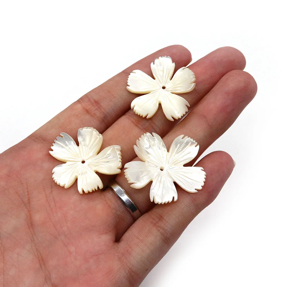 30mm White Natural Mother of Pearl Shell Pendants Carved Flower DIY Charms Jewelry Making DIY Necklace Bracelet Earrings Gifts
30mm White Natural Mother of Pearl Shell Pendants Carved Flower DIY Charms Jewelry Making DIY Necklace Bracelet Earrings Gifts