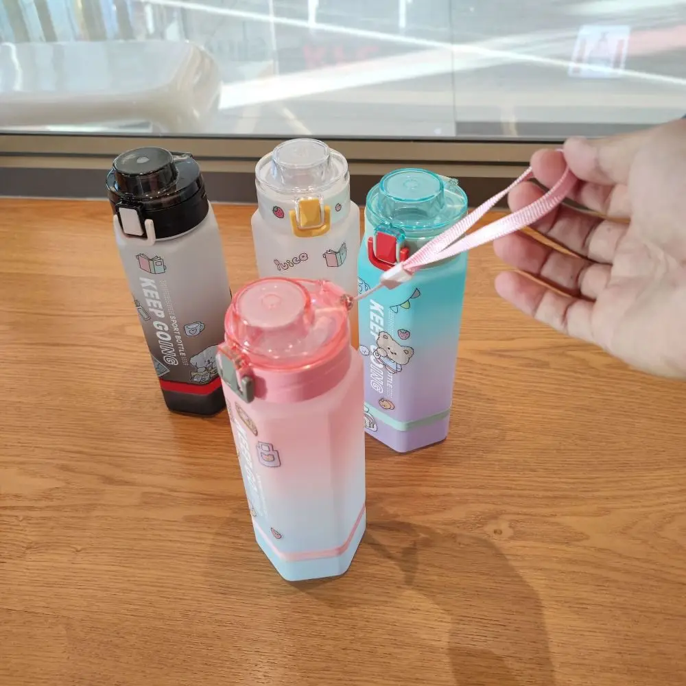 Модная спортивная бутылка для воды 700 мл, двухцветная градиентная пластиковая чашка для воды, портативные случайные наклейки, милый спортивный чайник, школьный
Модная спортивная бутылка для воды 700 мл, двухцветная градиентная пластиковая чашка для воды, портативные случайные наклейки, милый спортивный чайник, школьный