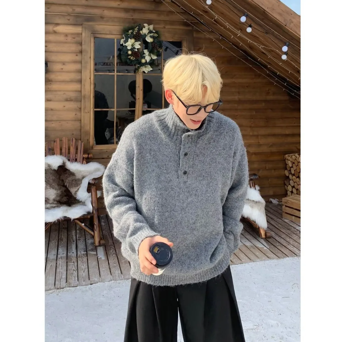 Мужской свитер с высоким воротником American Sle, вязаный свободный крой, осень-зима, модная база, молодежная активная одежда
Мужской свитер с высоким воротником American Sle, вязаный свободный крой, осень-зима, модная база, молодежная активная одежда