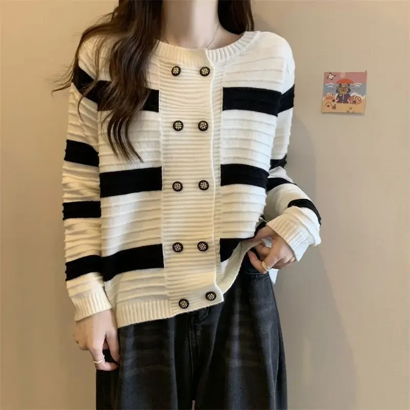 Korean Version Sweet and Lazy Long Sleeved Top Jacket Striped Knitted Cardigan Women's Sweater New
Korean Version Sweet and Lazy Long Sleeved Top Jacket Striped Knitted Cardigan Women's Sweater New