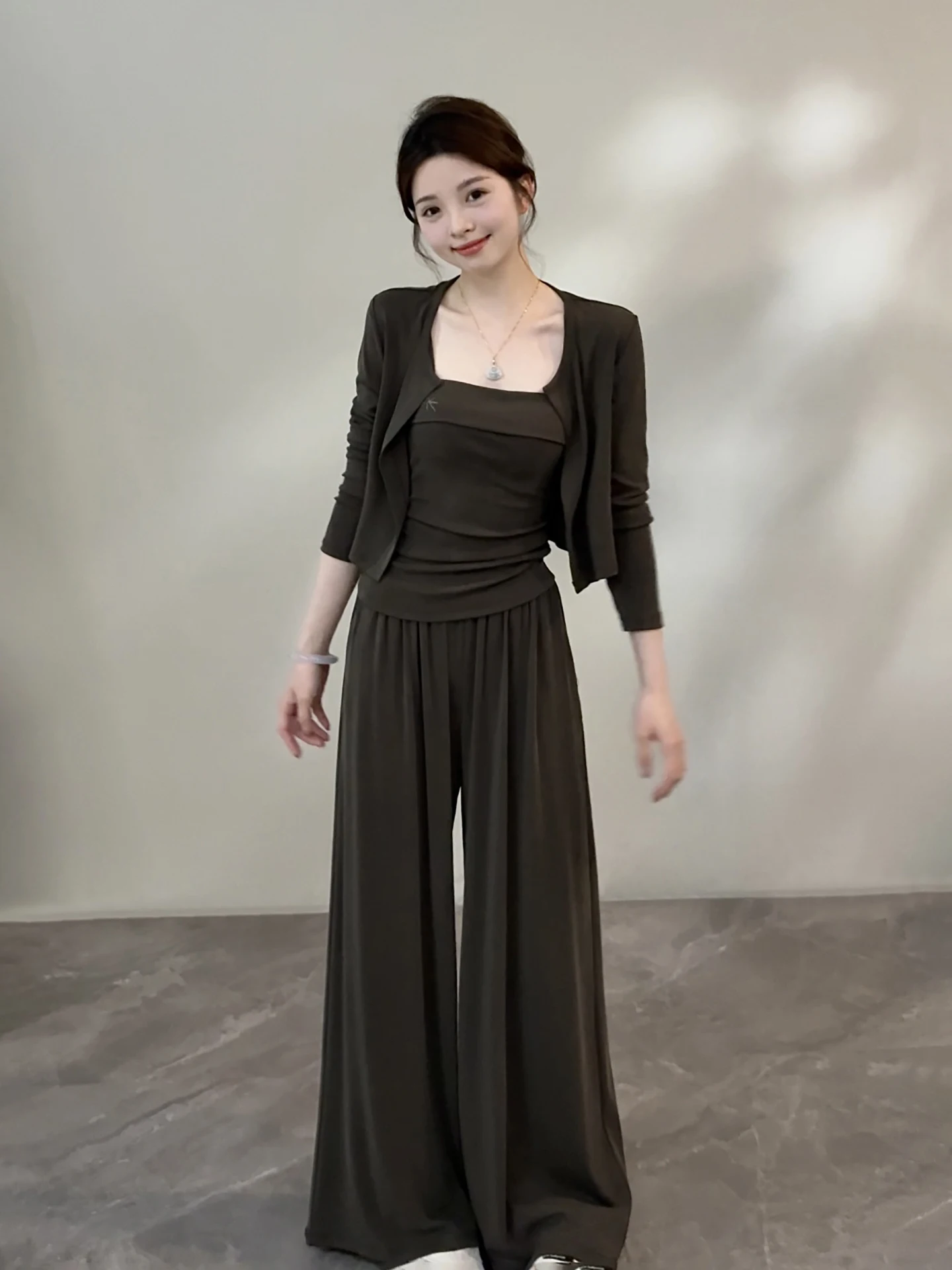 Song Sung Summer New Lazy Style Slimming Fashion Casual Strap High Waist Wide Leg Pants Set DT2028 Women's Fashion Set
Song Sung Summer New Lazy Style Slimming Fashion Casual Strap High Waist Wide Leg Pants Set DT2028 Women's Fashion Set