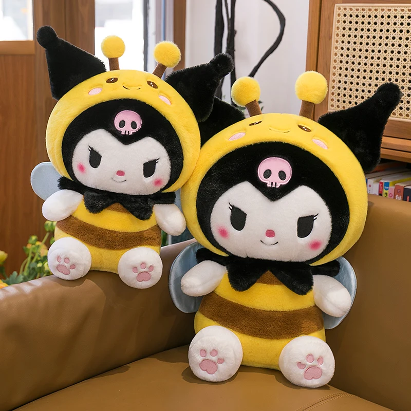 Новый 55 см Sanrio Transform Into Bees Kuromi плюшевые игрушки Kawaii мягкая кукла Куроми аниме мультфильм домашний декор подарок для девочек и детей
Новый 55 см Sanrio Transform Into Bees Kuromi плюшевые игрушки Kawaii мягкая кукла Куроми аниме мультфильм домашний декор подарок для девочек и детей