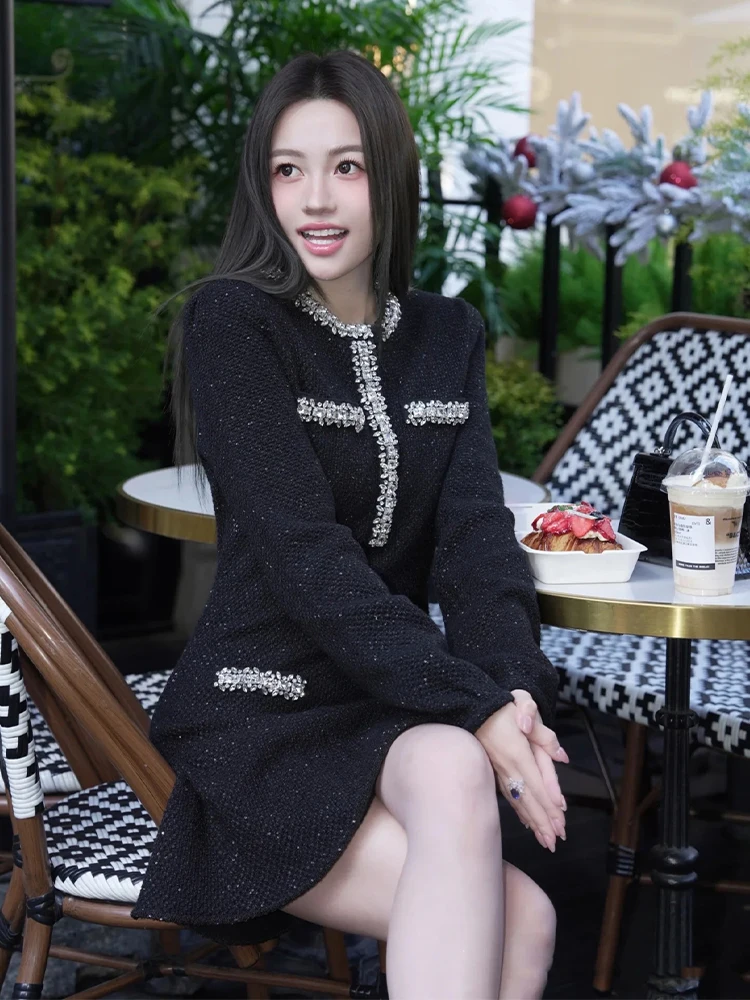 Новая женская юбка А-силуэта с высокой талией, украшенная стразами и пайетками, вязаная, 2025 года
Новая женская юбка А-силуэта с высокой талией, украшенная стразами и пайетками, вязаная, 2025 года