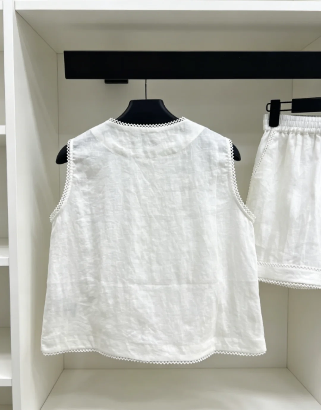 High Quality Summer Women's Linen Set Tank O-neck Casual Pockets Top Fashion Embroidery Shorts
High Quality Summer Women's Linen Set Tank O-neck Casual Pockets Top Fashion Embroidery Shorts