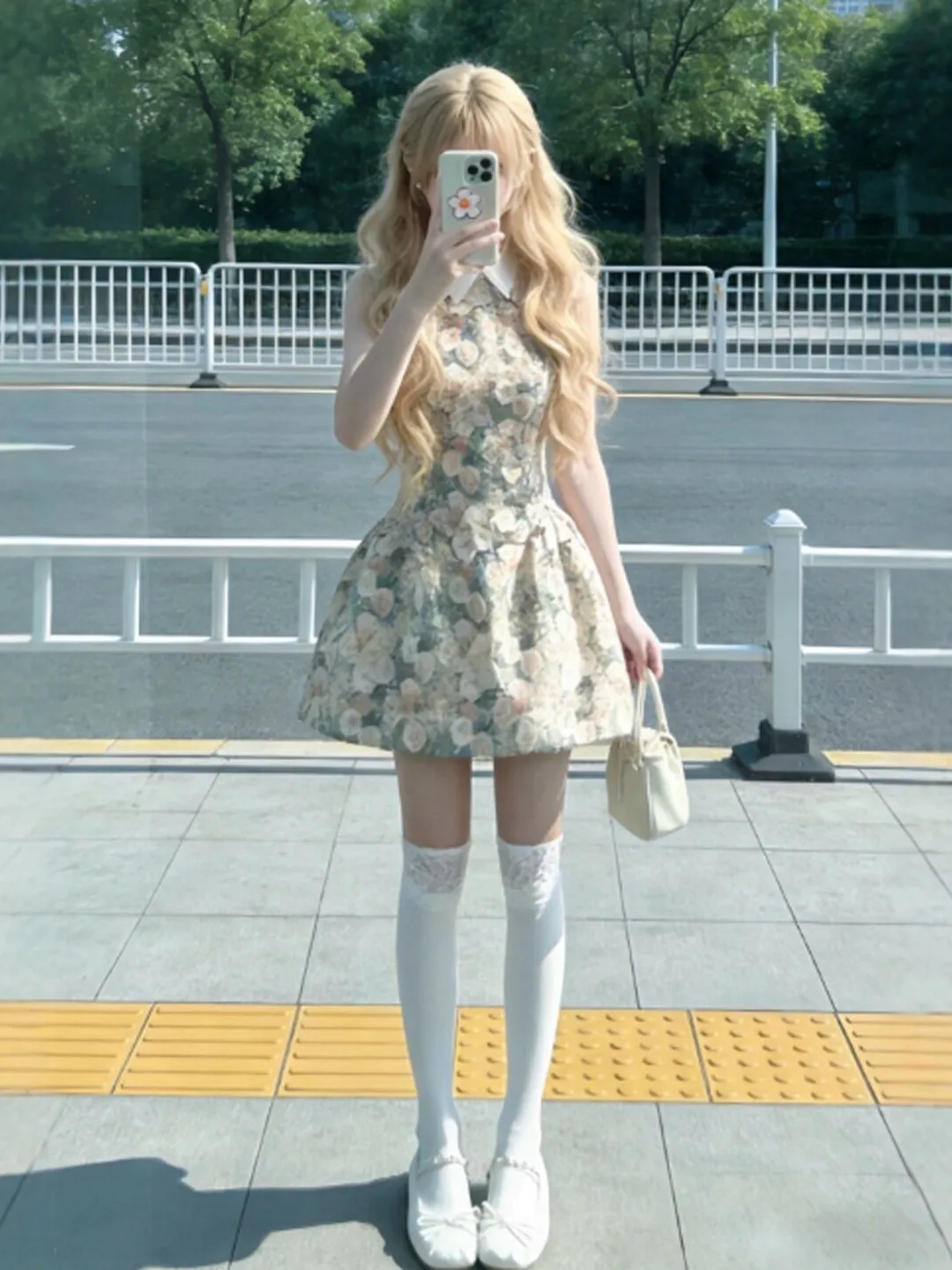 Retro Floral Print Dress Beach Style Gentle Wind Waist-Cinching Short Skirt Summer Season Polyester Fiber High Waist Dress
Retro Floral Print Dress Beach Style Gentle Wind Waist-Cinching Short Skirt Summer Season Polyester Fiber High Waist Dress
