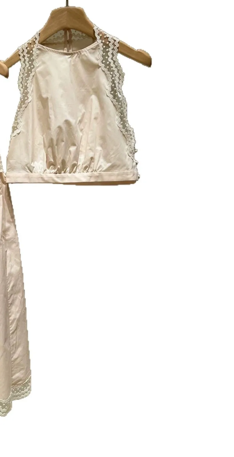 Summer New Lace Edge Stitching Women Off Shoulder Vest Sleeveless Tank Top + High Waist Ladies A-Line Midi Skirt
Summer New Lace Edge Stitching Women Off Shoulder Vest Sleeveless Tank Top + High Waist Ladies A-Line Midi Skirt