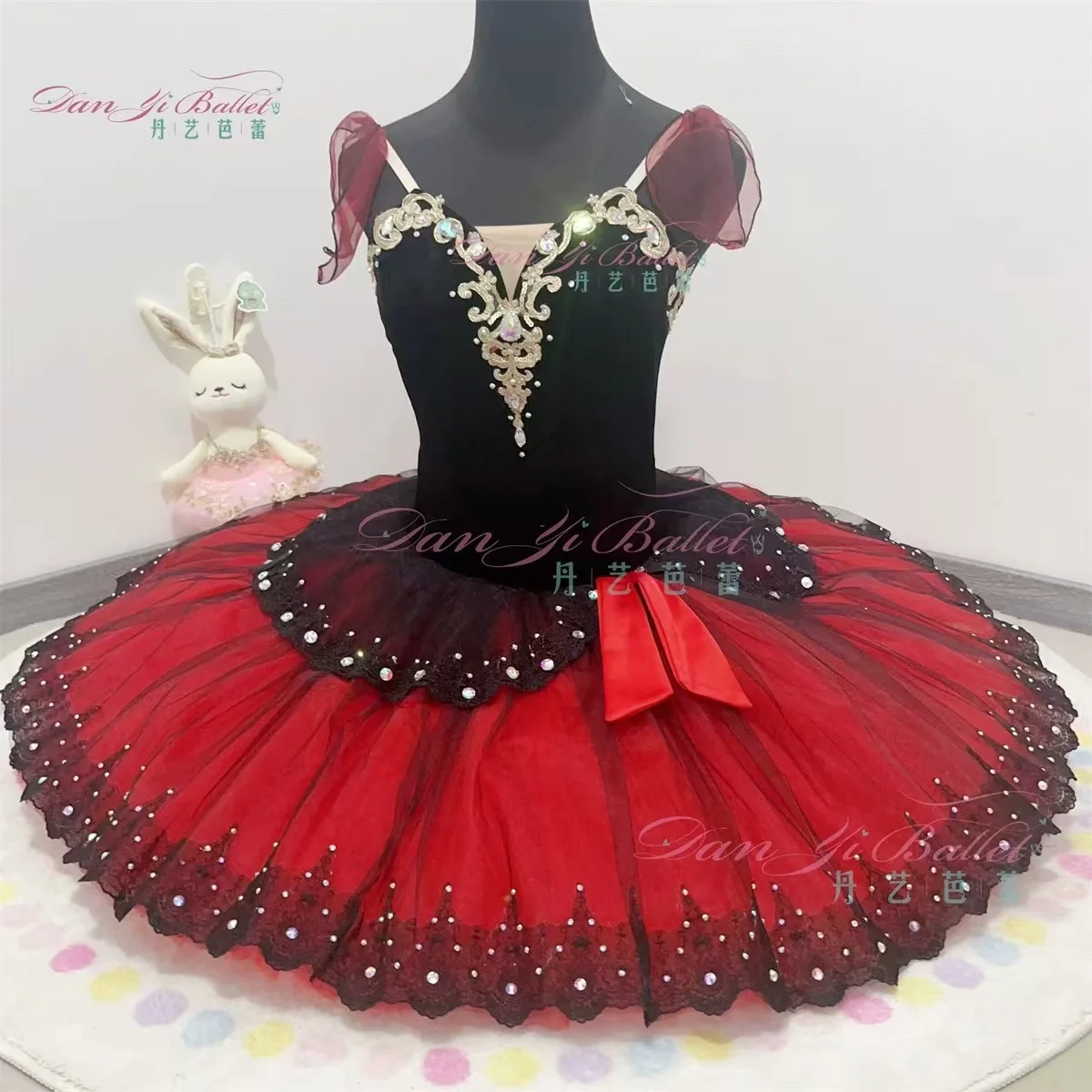 Danyi Esmeralda tutu disc skirt ballet dress black and red competition dress performance dress professional customization
Danyi Esmeralda tutu disc skirt ballet dress black and red competition dress performance dress professional customization