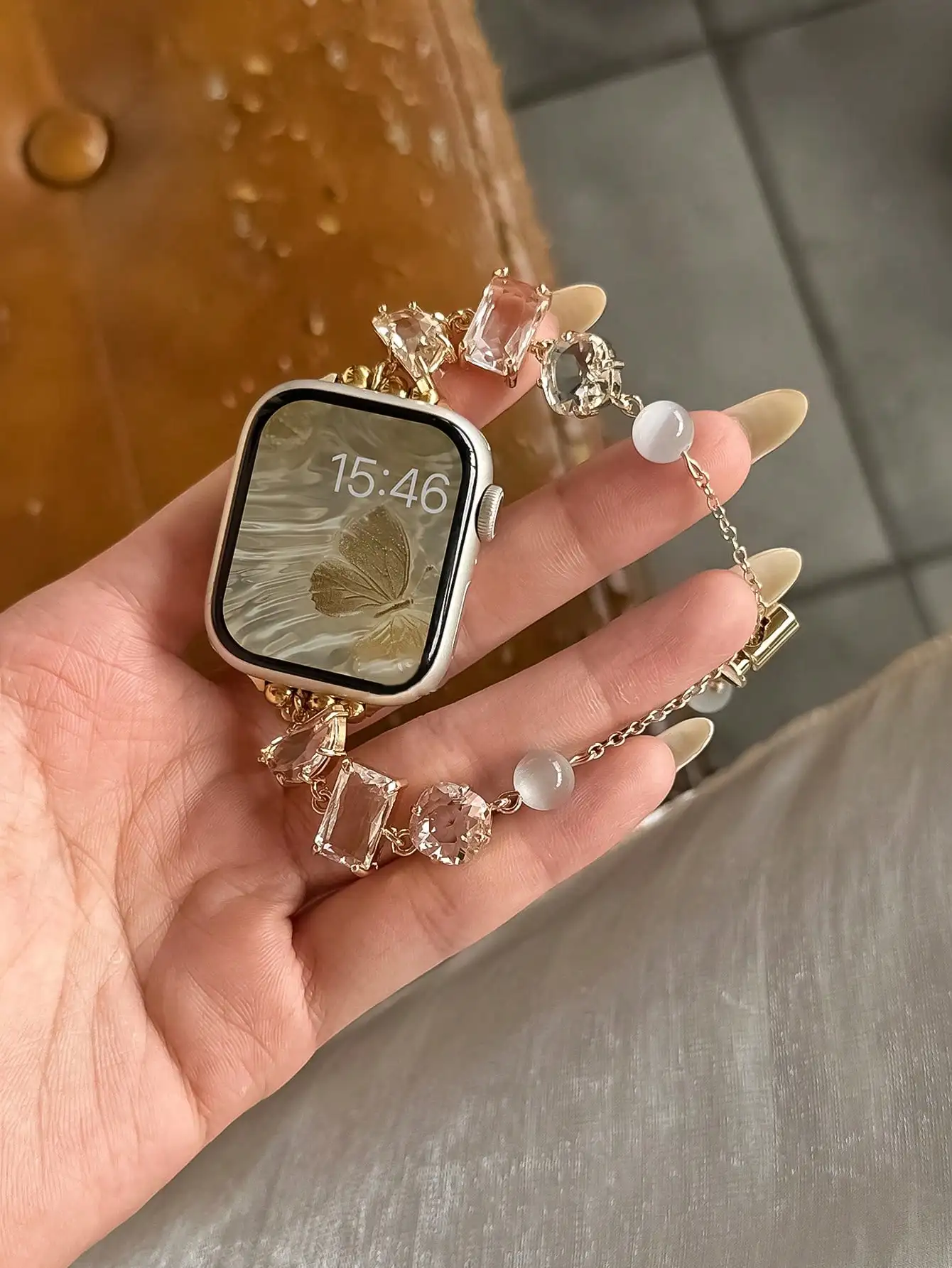 1pc Elegant Gem Crystal Metallic Bracelet Watch Band Compatible With Apple Watch Series 11/10/9/8, Watch 7, Apple Watch SE/6/5/4 Ultra1/2/3 SE 45mm 46mm 49mm 42mm 41mm 40mm 38mm(Only Watch Band)
1pc Elegant Gem Crystal Metallic Bracelet Watch Band Compatible With Apple Watch Series 11/10/9/8, Watch 7, Apple Watch SE/6/5/4 Ultra1/2/3 SE 45mm 46mm 49mm 42mm 41mm 40mm 38mm(Only Watch Band)