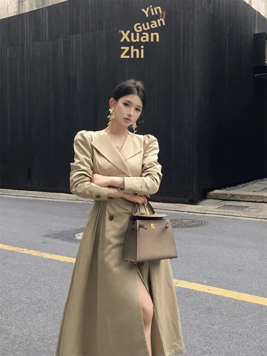 Elegant Minimalist Style Long Suit Coat Windbreaker Outerwear Hepburn Inspired Midi Dress Cold Tone Italian French Design
Elegant Minimalist Style Long Suit Coat Windbreaker Outerwear Hepburn Inspired Midi Dress Cold Tone Italian French Design