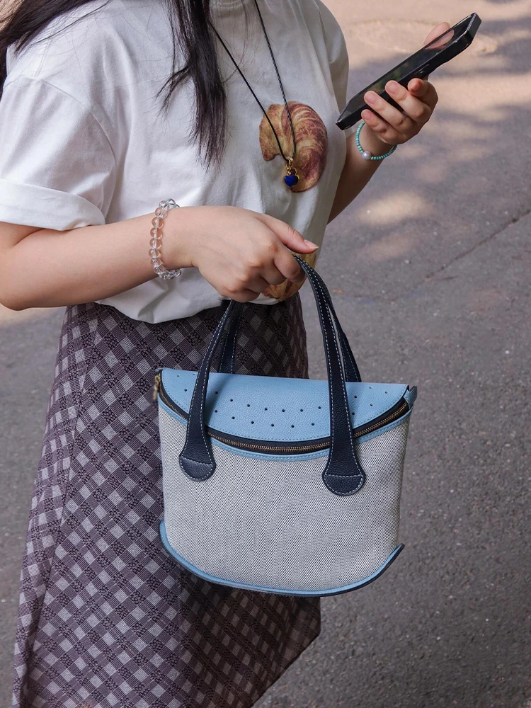 Chinlykilo Women's Shoulder Handbag Pillow Design Versatile Summer 2025 Soft Leather Fashionable Casual Bucket Shape Bag
Chinlykilo Women's Shoulder Handbag Pillow Design Versatile Summer 2025 Soft Leather Fashionable Casual Bucket Shape Bag