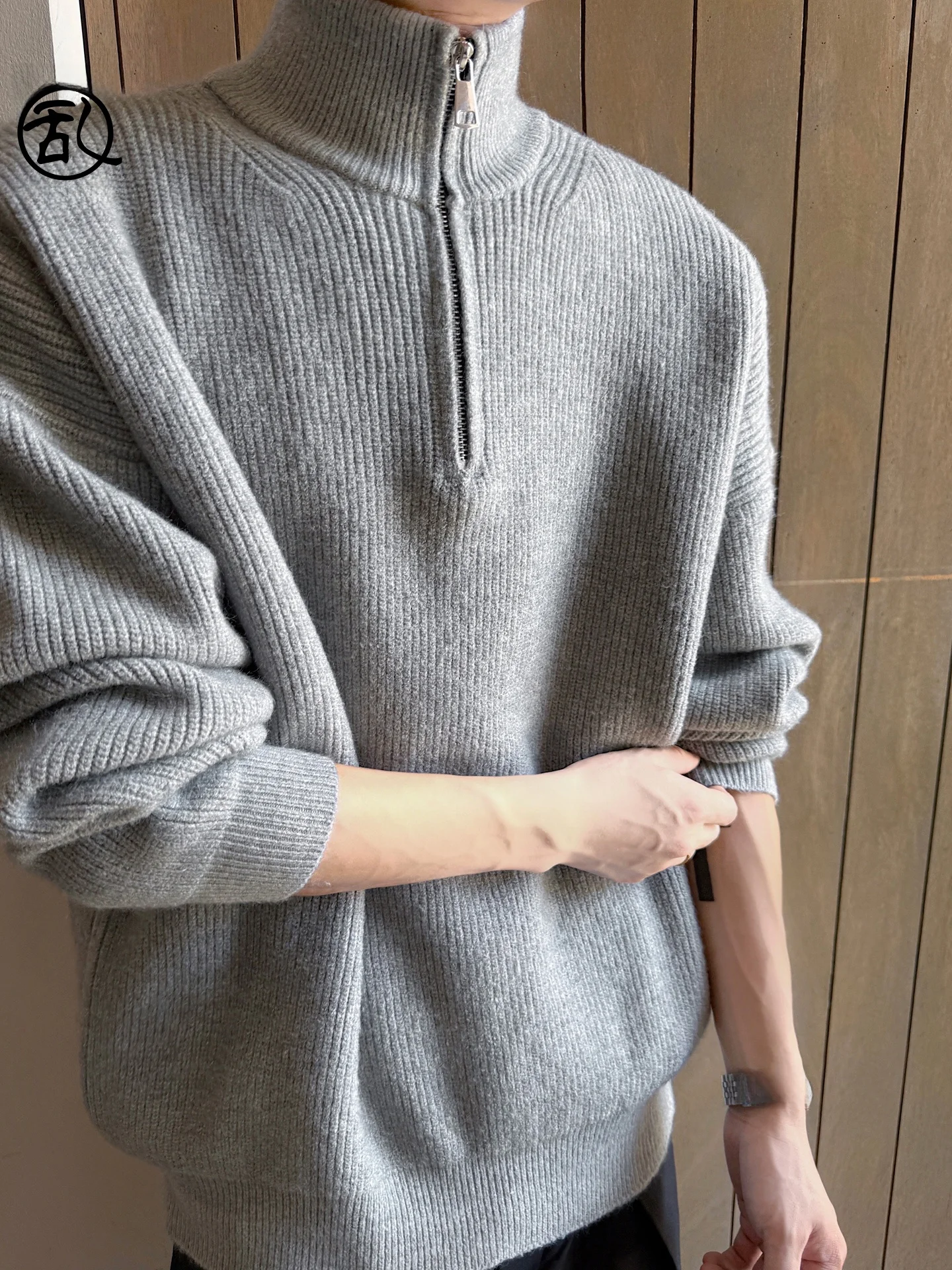 Корейский свитер Cleanfit с воротником-стойкой на молнии, осенне-зимний, повседневный, универсальный, вязаный, в стиле Lazy Knitted
Корейский свитер Cleanfit с воротником-стойкой на молнии, осенне-зимний, повседневный, универсальный, вязаный, в стиле Lazy Knitted