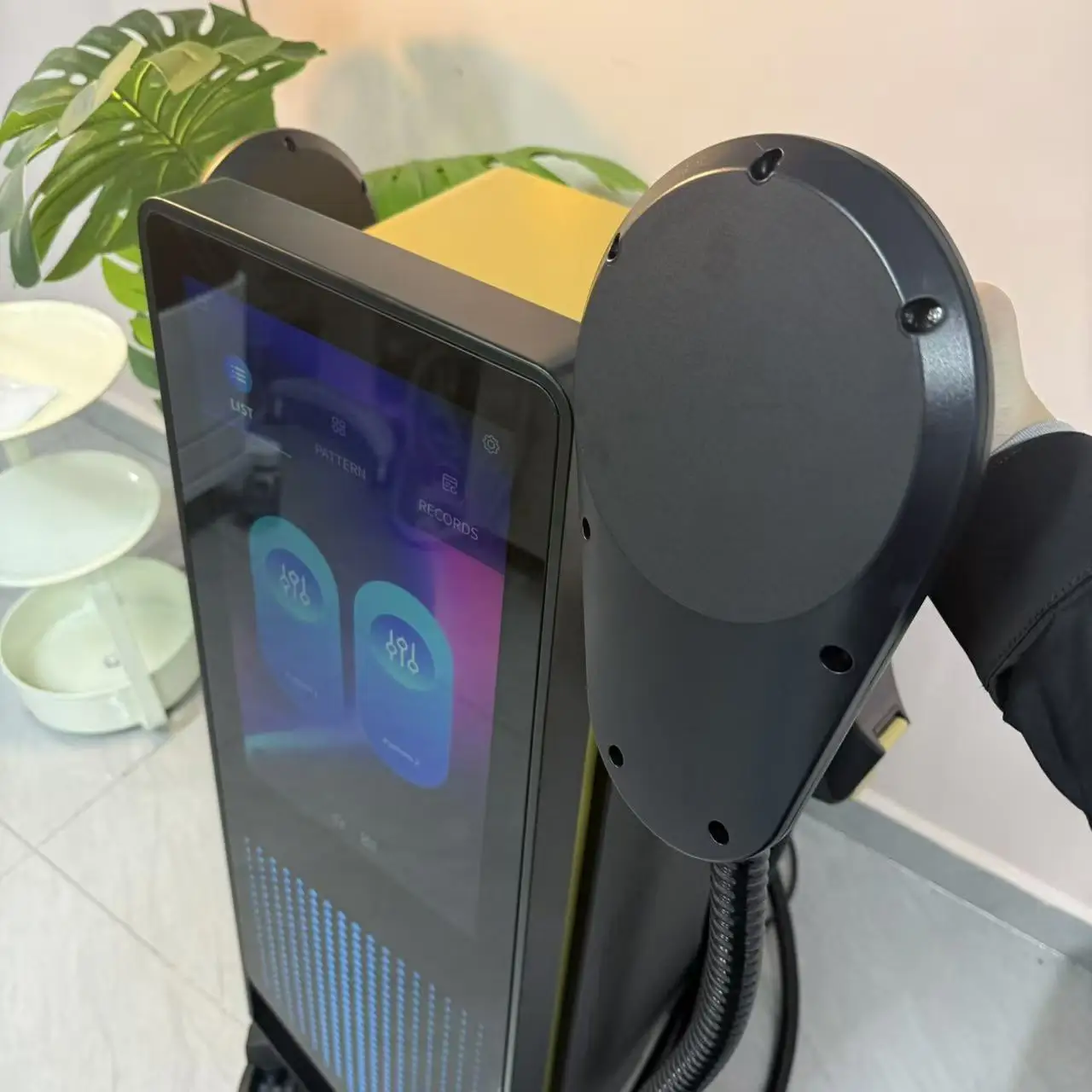 EMS Body Sculpt Machine RF Sculpting Weight Loss Burning Fat Slimming Muscle Stimulation Equipment 6500W HI-EMT MYOslim
EMS Body Sculpt Machine RF Sculpting Weight Loss Burning Fat Slimming Muscle Stimulation Equipment 6500W HI-EMT MYOslim