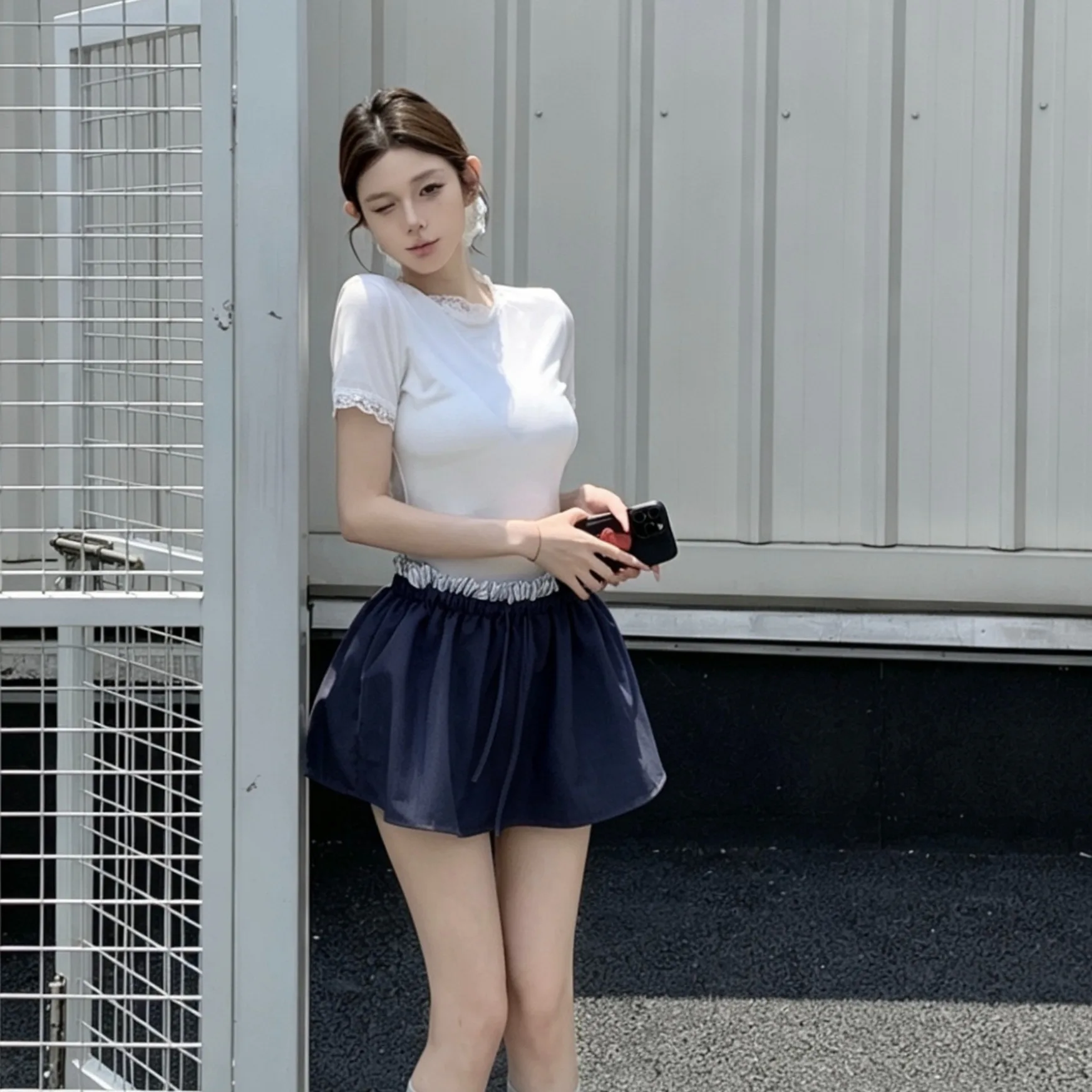 Classic White Lace Trim Base Shirt Top Flower Bud Skirt Fake Two-Piece Elastic Waist Half Skirt Pants Women's Fashion Set
Classic White Lace Trim Base Shirt Top Flower Bud Skirt Fake Two-Piece Elastic Waist Half Skirt Pants Women's Fashion Set