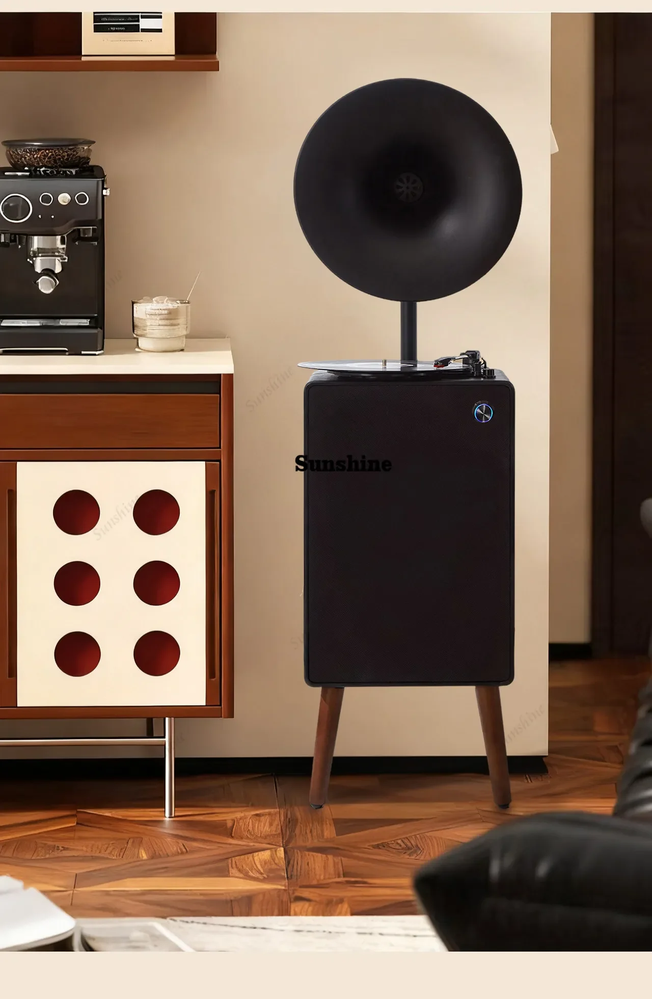 Виниловый проигрыватель, современный, в стиле лёгкой роскоши, со встроенной Bluetooth-колонкой для гостиной.
Виниловый проигрыватель, современный, в стиле лёгкой роскоши, со встроенной Bluetooth-колонкой для гостиной.