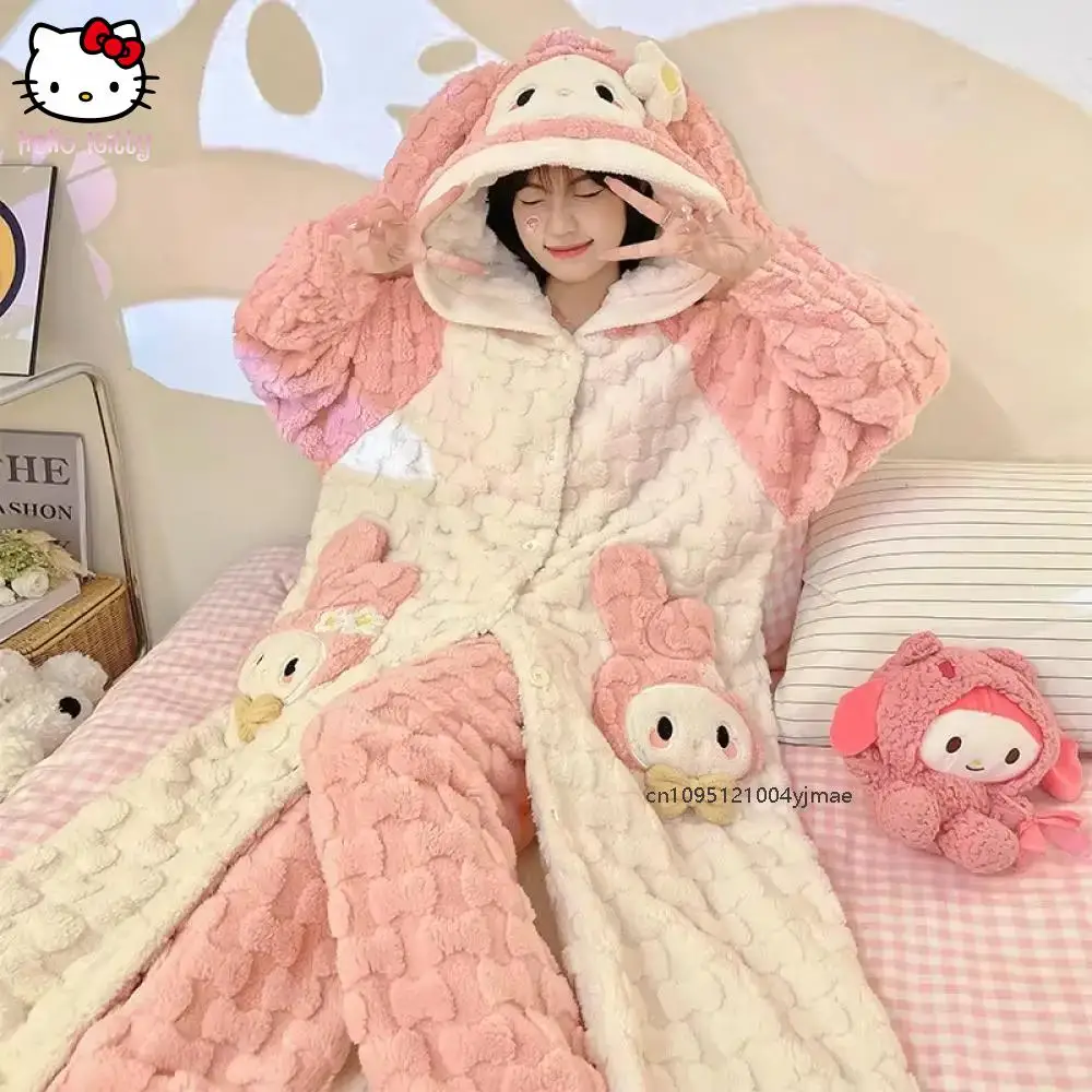 Новинка, 2 шт., женские плюшевые пижамы Sanrioed Melody Hello Kitty, комплект халатов Kuromi Kawaii, зимняя утолщенная домашняя одежда с капюшоном из мультфильма, мягкая
Новинка, 2 шт., женские плюшевые пижамы Sanrioed Melody Hello Kitty, комплект халатов Kuromi Kawaii, зимняя утолщенная домашняя одежда с капюшоном из мультфильма, мягкая