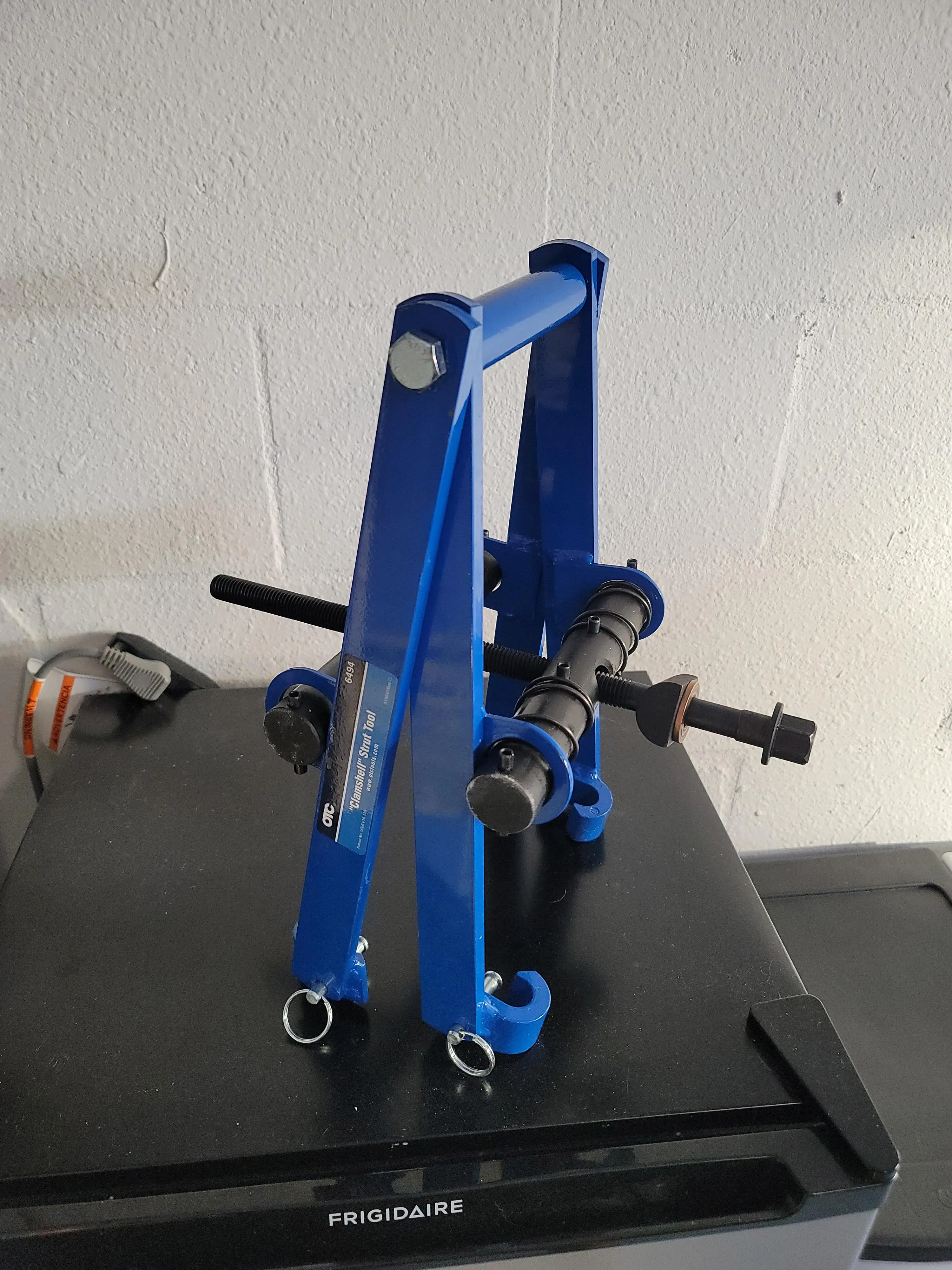 Factory Price Clamshell Strut Spring Compressor - 6494
Factory Price Clamshell Strut Spring Compressor - 6494