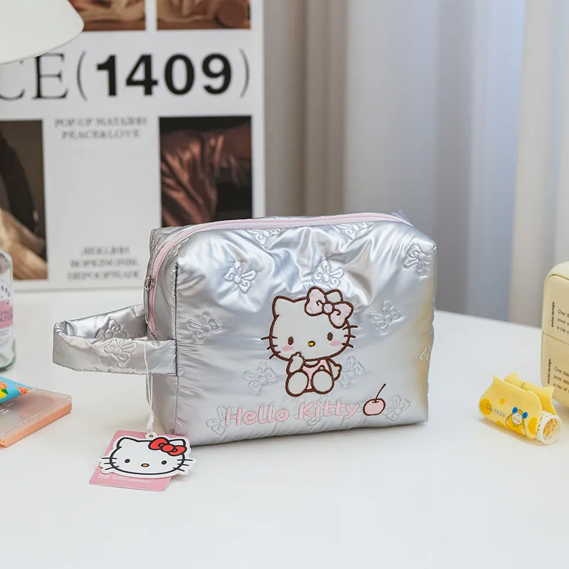 Sanrio Hello Kitty Embroidered Handbag Cute Makeup Organizer Bag
Sanrio Hello Kitty Embroidered Handbag Cute Makeup Organizer Bag